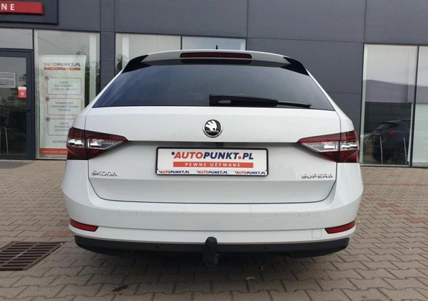 Skoda Superb cena 99900 przebieg: 110637, rok produkcji 2019 z Warszawa małe 466